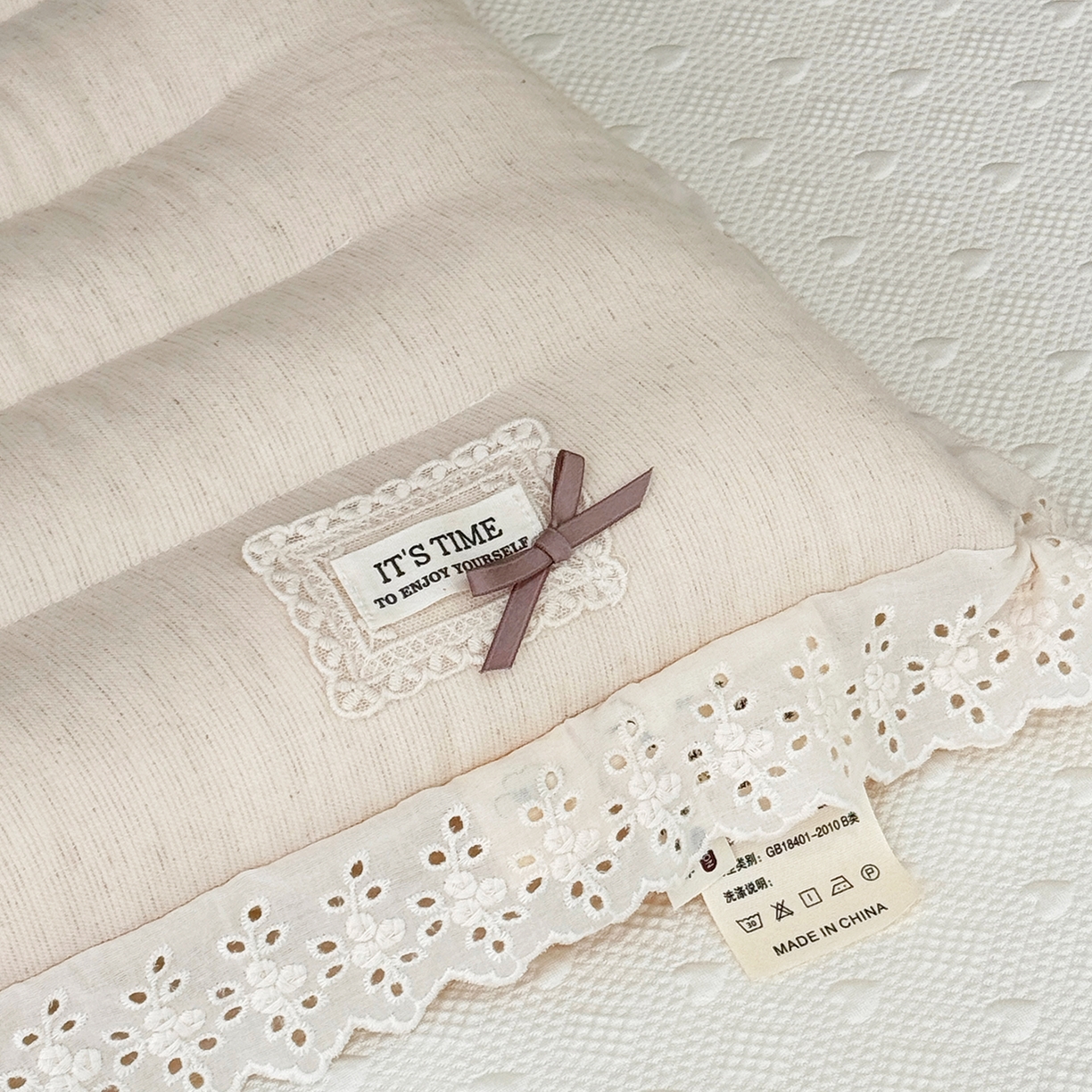 91家纺网 家纺一手货源 找家纺 （总）昕科 2025新款蕾丝花边棉麻定型低枕-实拍版-亚麻低枕头蕾丝花边成人枕芯