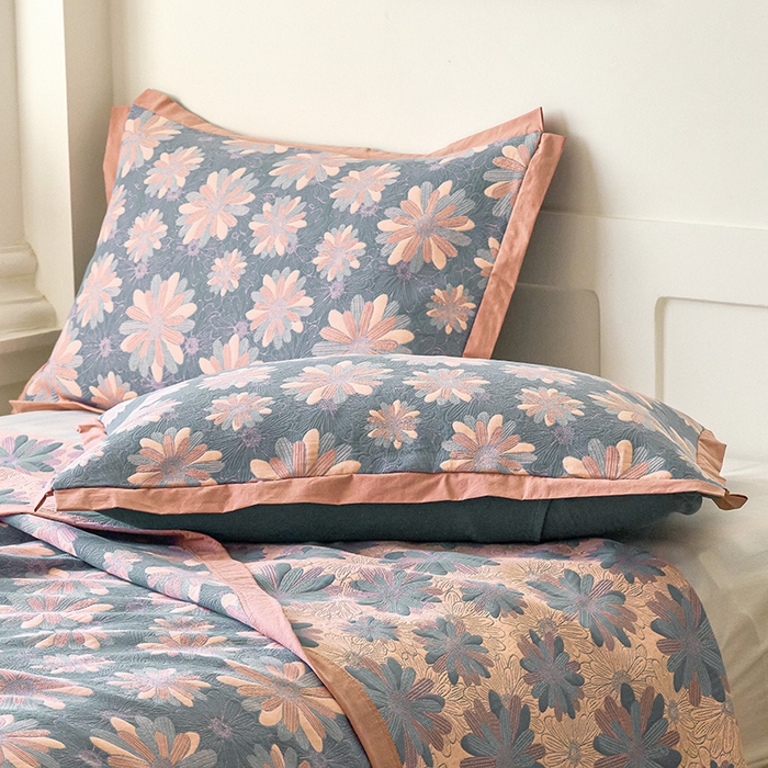 91家纺网 家纺一手货源 找家纺 棠薇家纺 2025新款全棉彩纱枕套燕尾角枕套夹棉双层纱48*74cm枕头套单只装一对装 陌上花开蓝