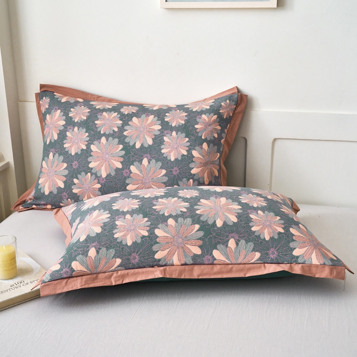 91家纺网 家纺一手货源 找家纺 棠薇家纺 2025新款全棉彩纱枕套燕尾角枕套夹棉双层纱48*74cm枕头套单只装一对装 陌上花开蓝