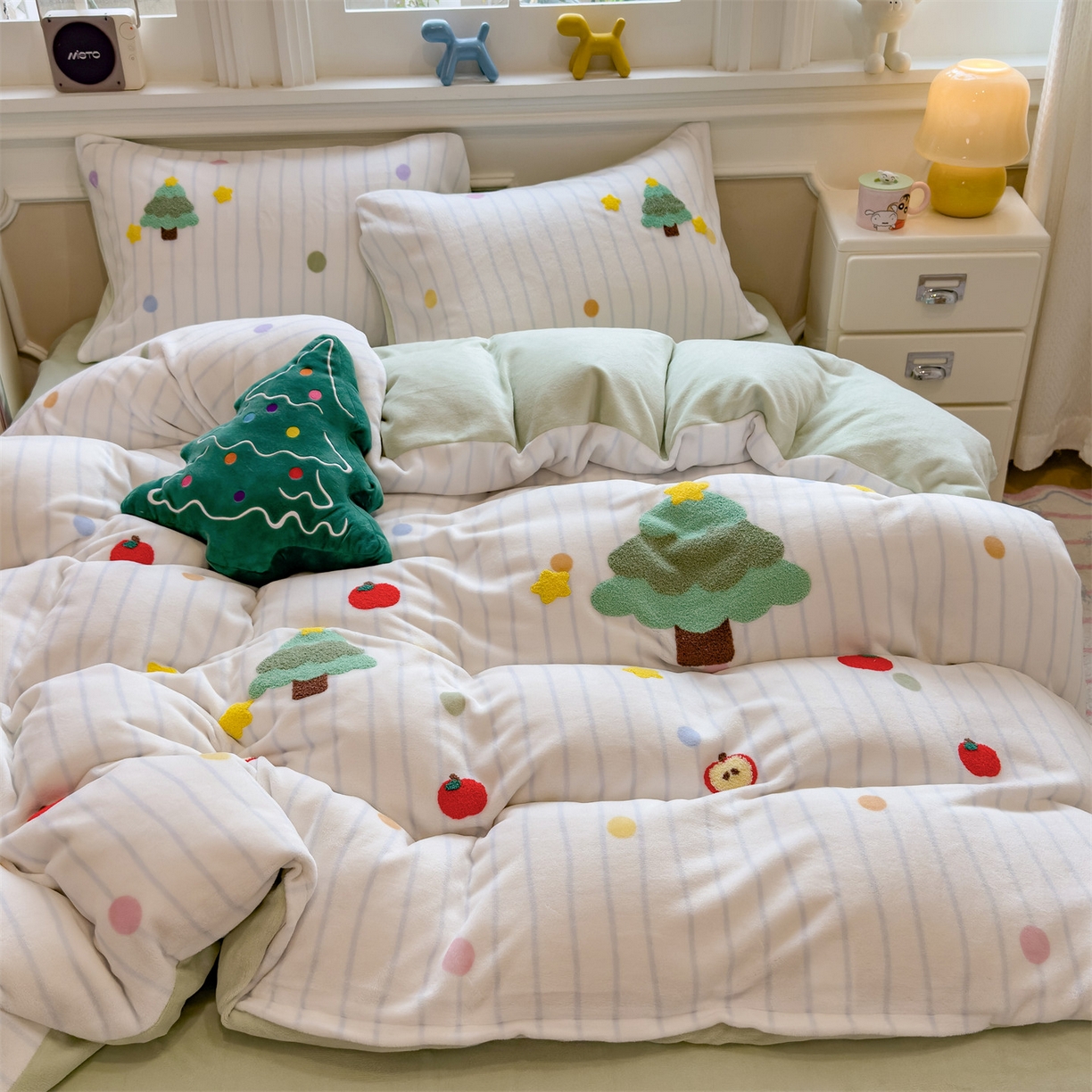 91家纺网 家纺一手货源 找家纺 曲之慕 2025新款A类高克重牛奶绒印花毛巾绣四件套 毛巾绣-绿森林