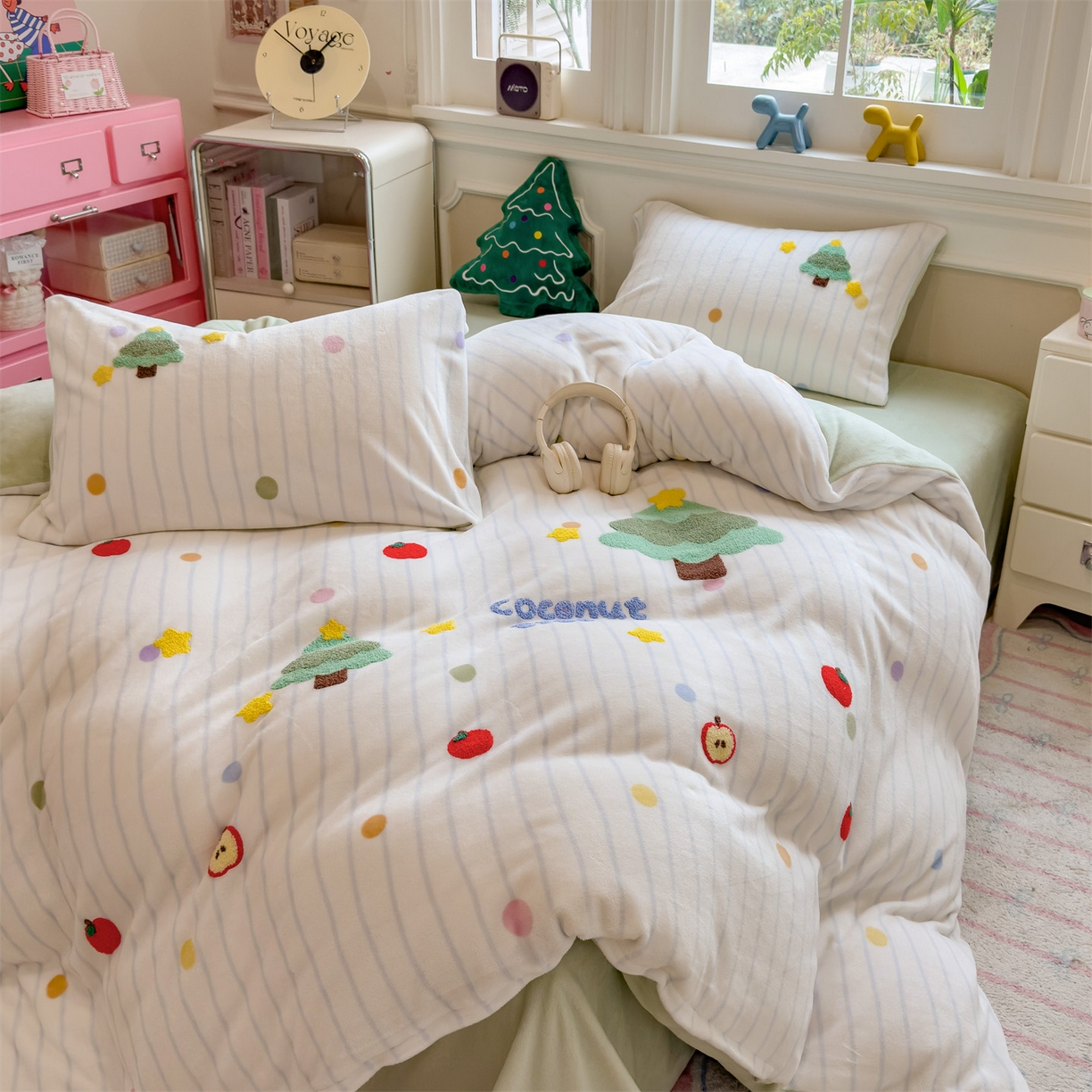 91家纺网 家纺一手货源 找家纺 曲之慕 2025新款A类高克重牛奶绒印花毛巾绣四件套 毛巾绣-绿森林