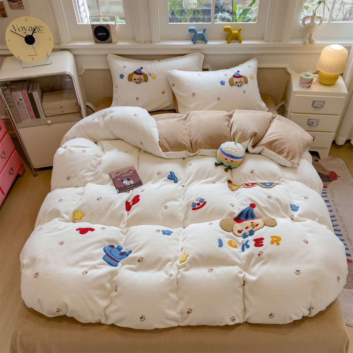 91家纺网 家纺一手货源 找家纺 曲之慕 2025新款A类高克重牛奶绒印花毛巾绣四件套 毛巾绣-马戏团