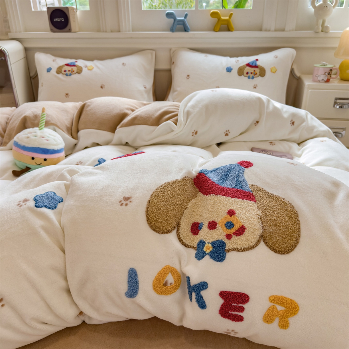 91家纺网 家纺一手货源 找家纺 曲之慕 2025新款A类高克重牛奶绒印花毛巾绣四件套 毛巾绣-马戏团