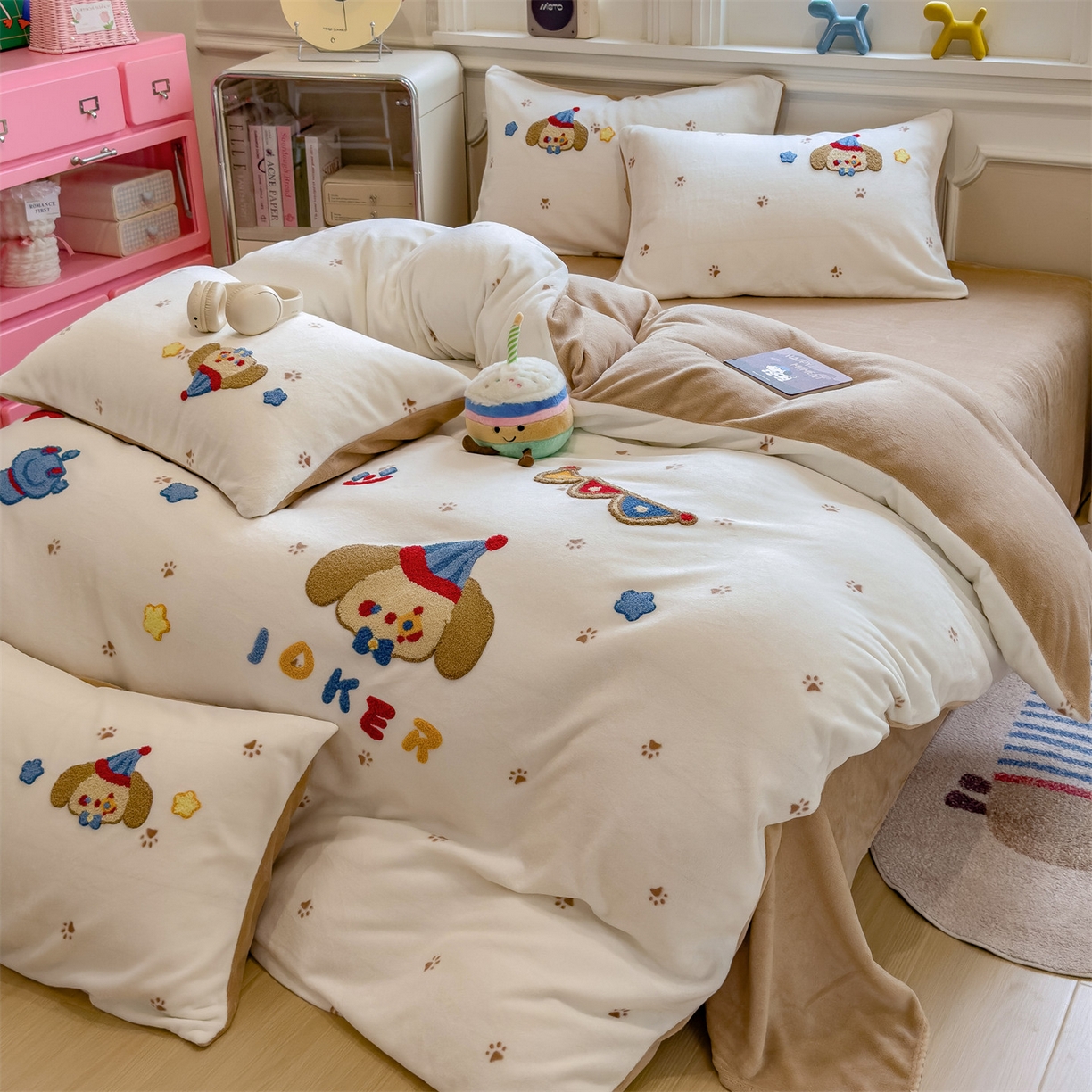 91家纺网 家纺一手货源 找家纺 曲之慕 2025新款A类高克重牛奶绒印花毛巾绣四件套 毛巾绣-马戏团