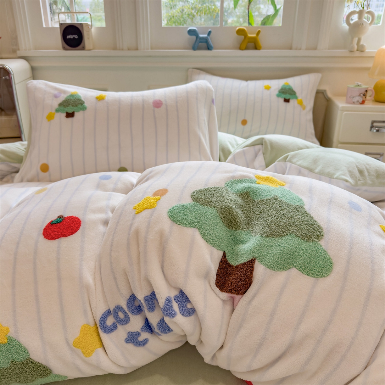 91家纺网 家纺一手货源 找家纺 曲之慕 2025新款A类高克重牛奶绒印花毛巾绣四件套 毛巾绣-绿森林