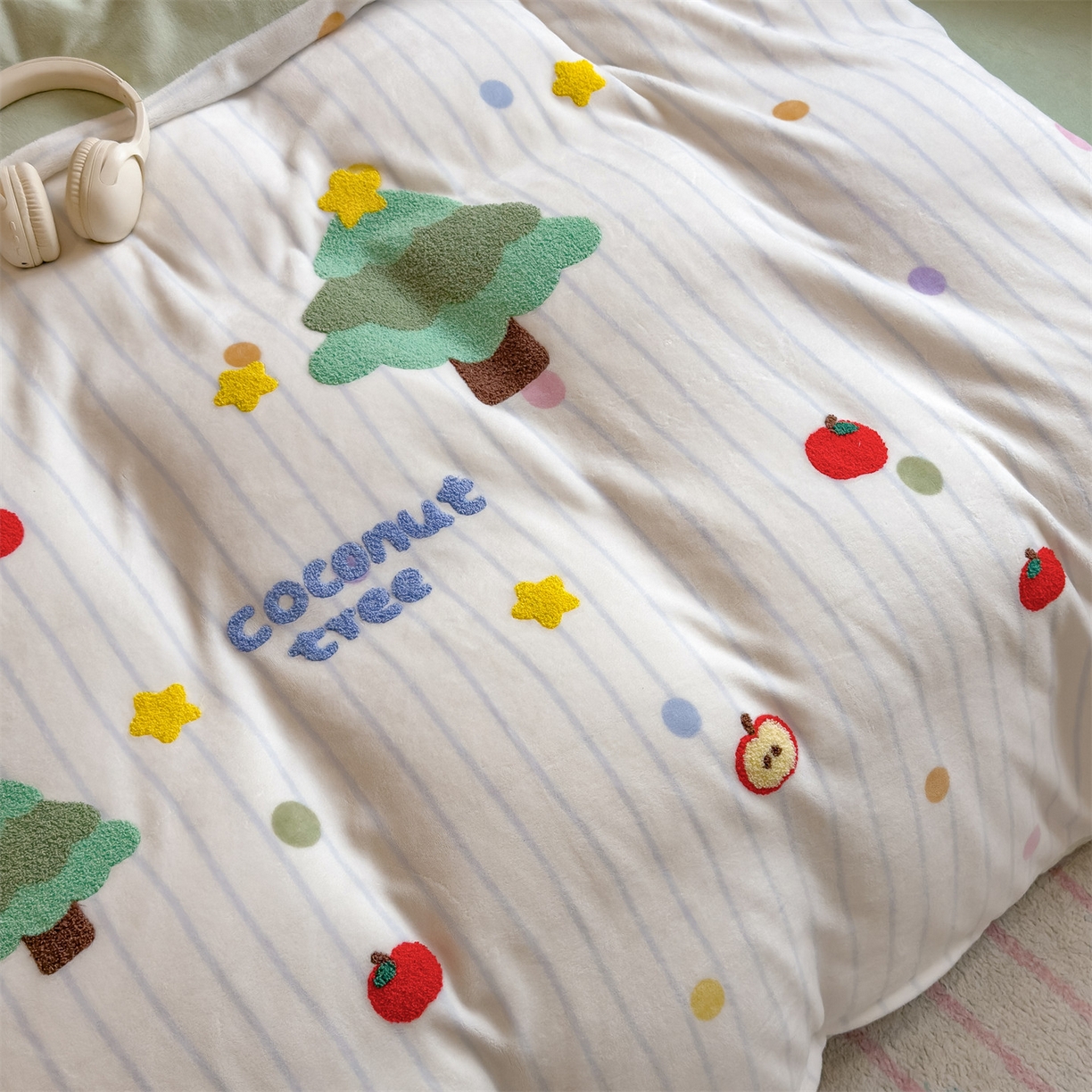 91家纺网 家纺一手货源 找家纺 曲之慕 2025新款A类高克重牛奶绒印花毛巾绣四件套 毛巾绣-绿森林