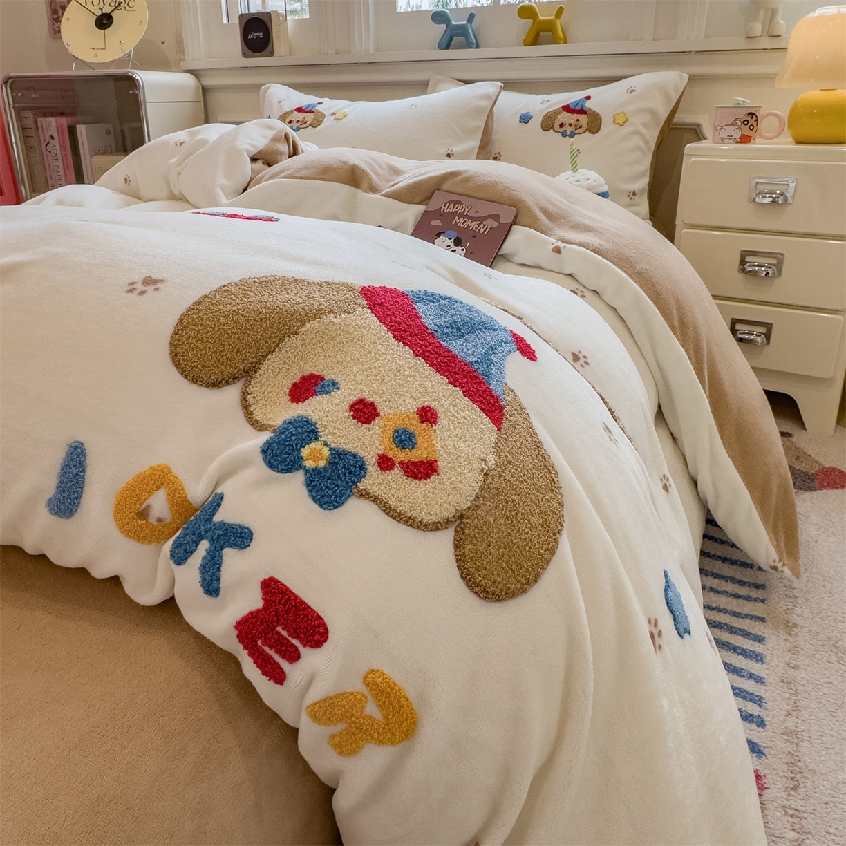 91家纺网 家纺一手货源 找家纺 曲之慕 2025新款A类高克重牛奶绒印花毛巾绣四件套 毛巾绣-马戏团