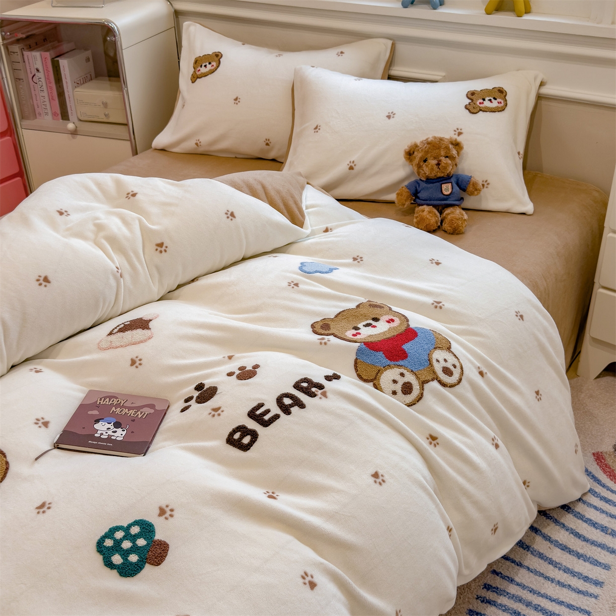 91家纺网 家纺一手货源 找家纺 曲之慕 2025新款A类高克重牛奶绒印花毛巾绣四件套 毛巾绣-暖暖熊