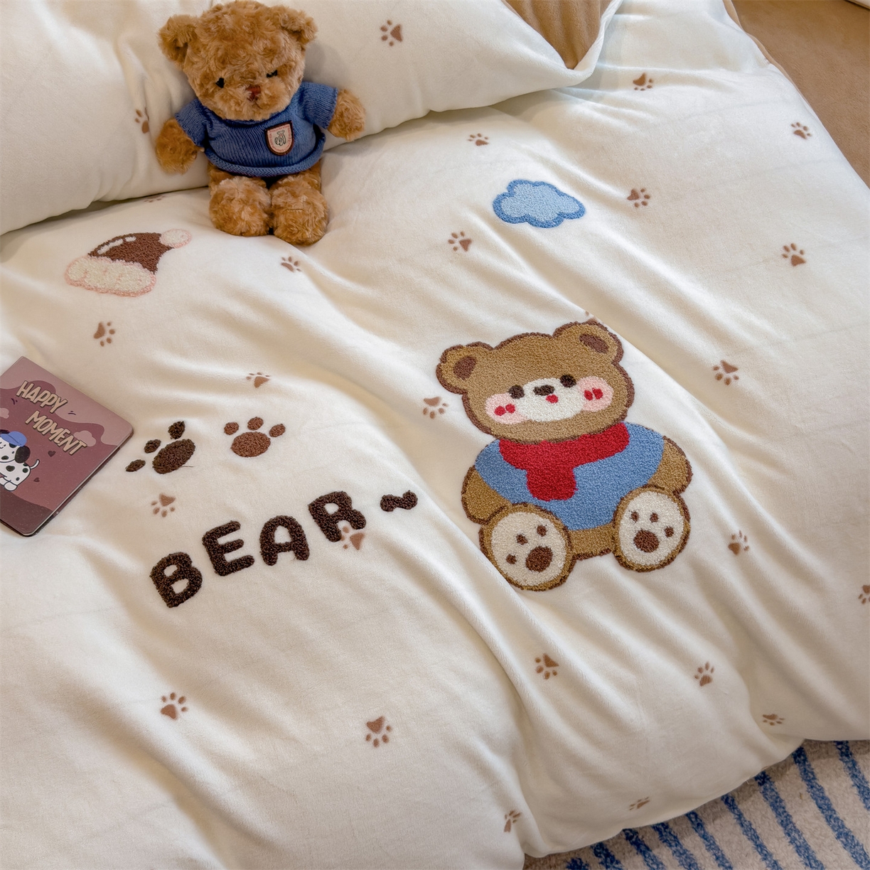 91家纺网 家纺一手货源 找家纺 曲之慕 2025新款A类高克重牛奶绒印花毛巾绣四件套 毛巾绣-暖暖熊