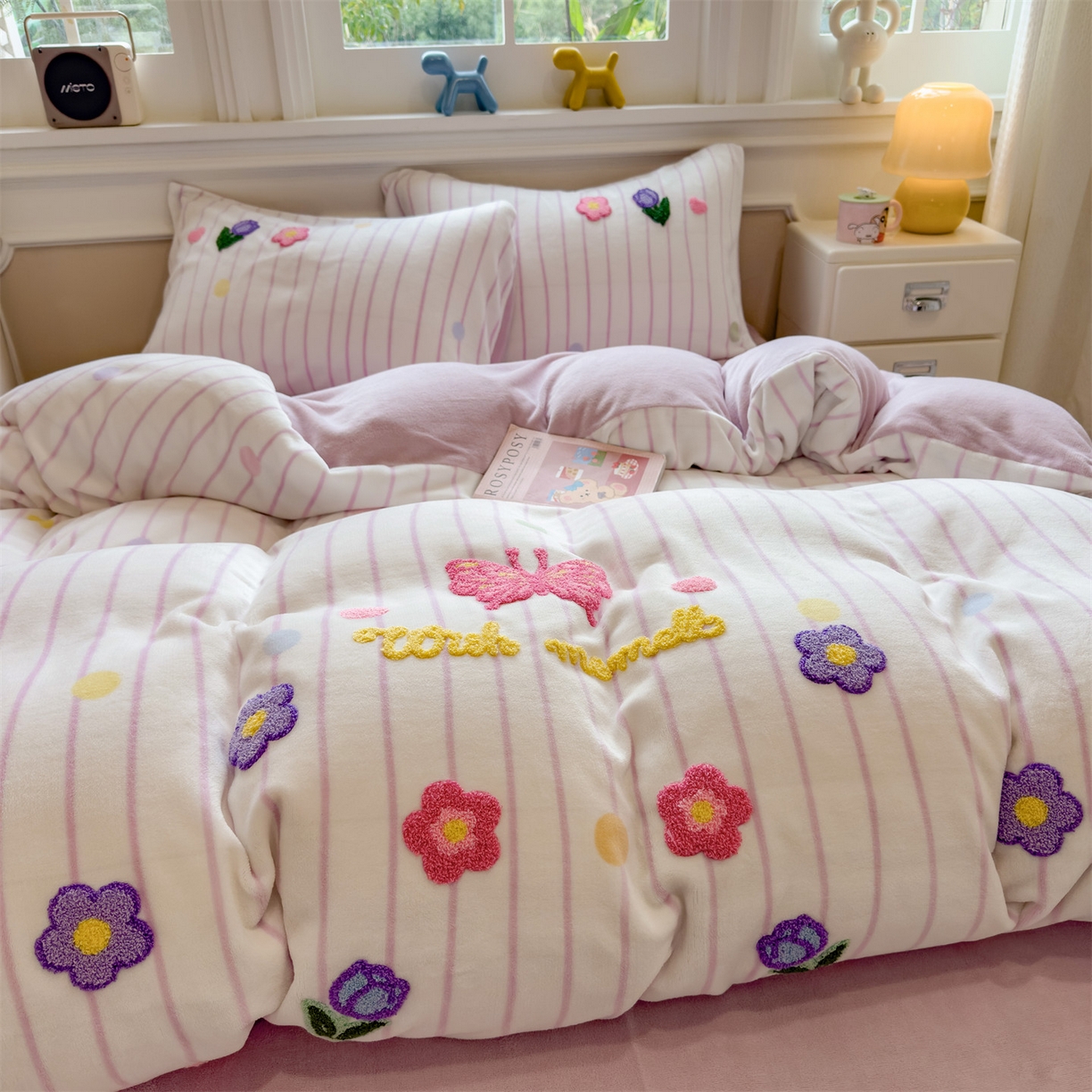 91家纺网 家纺一手货源 找家纺 曲之慕 2025新款A类高克重牛奶绒印花毛巾绣四件套 毛巾绣-小花园