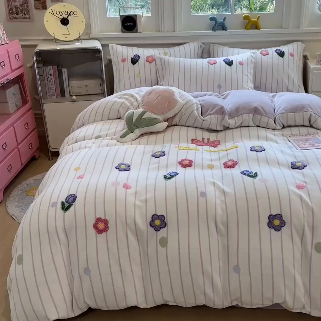 91家纺网 家纺一手货源 找家纺 曲之慕 2025新款A类高克重牛奶绒印花毛巾绣四件套 毛巾绣-小花园