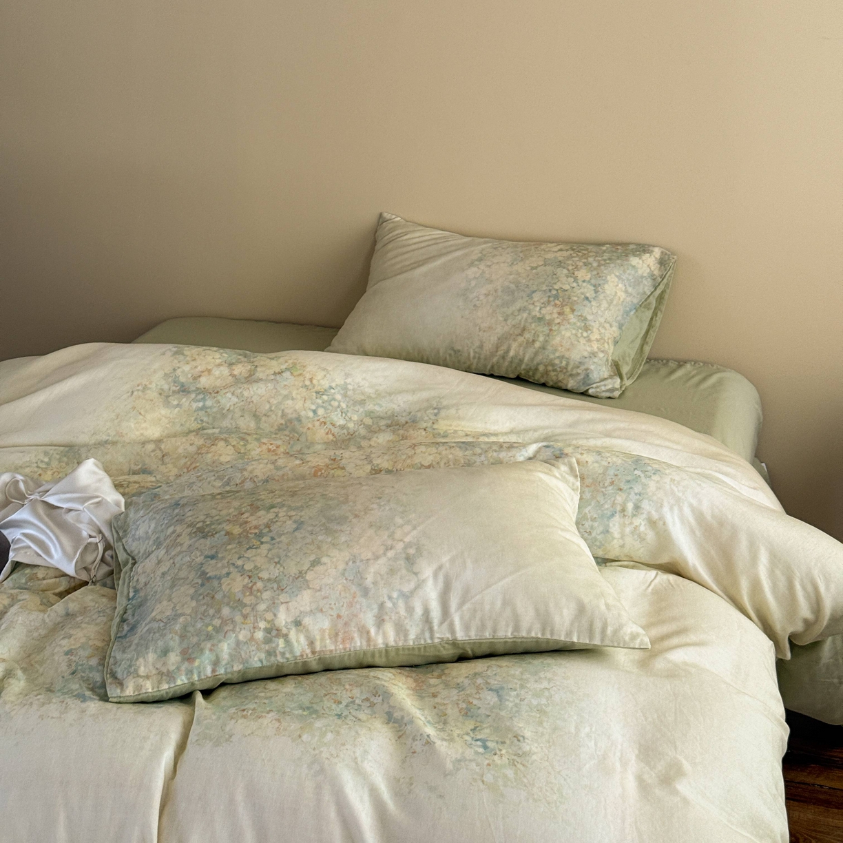 91家纺网 家纺一手货源 找家纺 窝米 2025新款全棉纯棉双层纱大版印花花卉四件套-第一组 绿野香