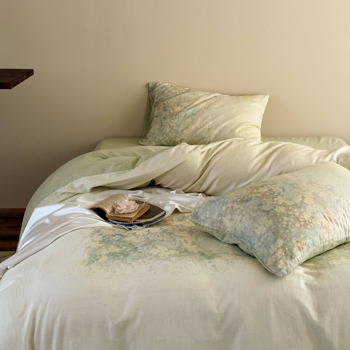 91家纺网 家纺一手货源 找家纺 窝米 2025新款全棉纯棉双层纱大版印花花卉四件套-第一组 绿野香