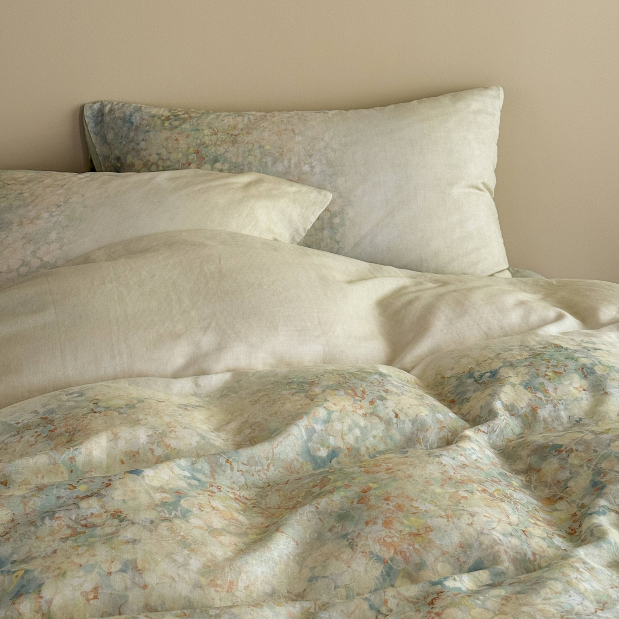 91家纺网 家纺一手货源 找家纺 窝米 2025新款全棉纯棉双层纱大版印花花卉四件套-第一组 绿野香