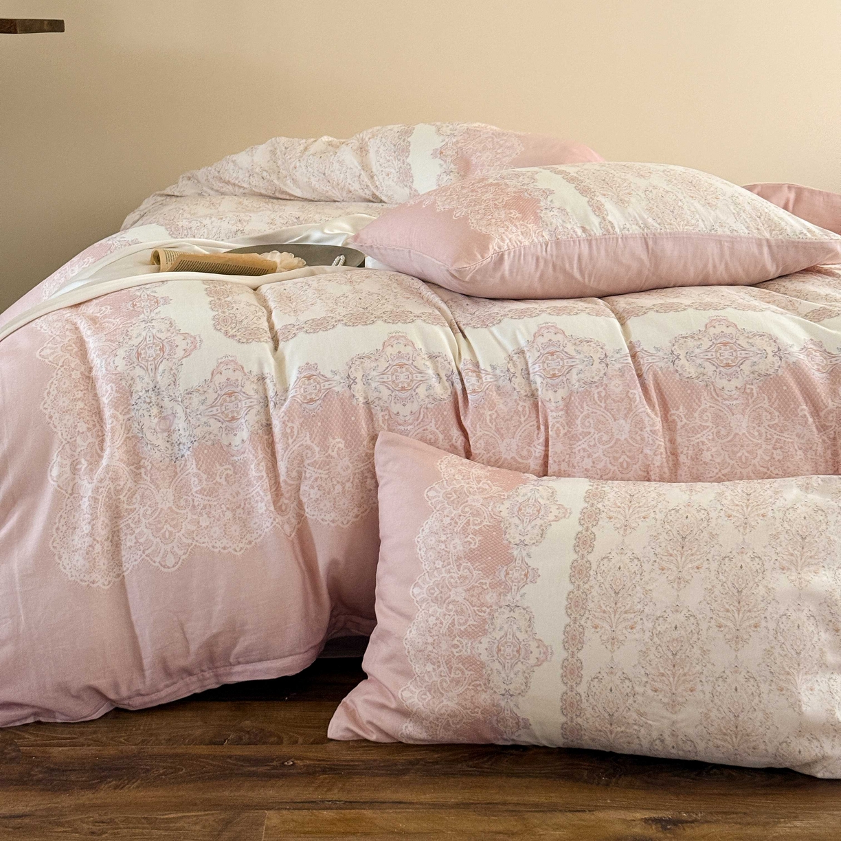 91家纺网 家纺一手货源 找家纺 窝米 2025新款全棉纯棉双层纱大版印花花卉四件套-第一组 云缦