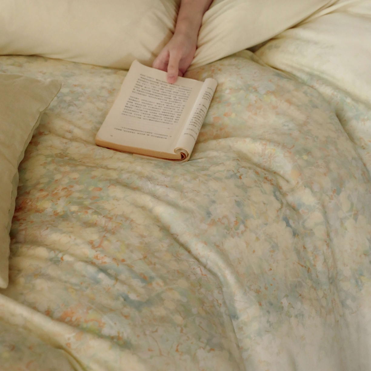 91家纺网 家纺一手货源 找家纺 窝米 2025新款全棉纯棉双层纱大版印花花卉四件套-第二组 绿野香