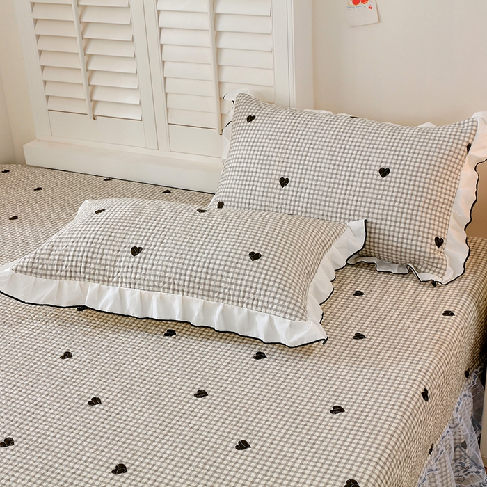 91家纺网 家纺一手货源 找家纺 羽爱 2025全棉印花A类榻榻米床盖爱心格黑