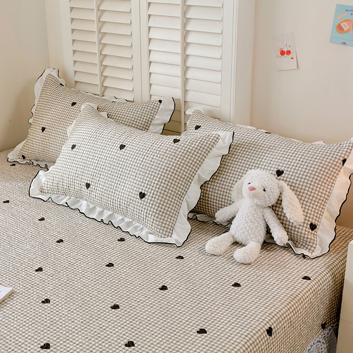 91家纺网 家纺一手货源 找家纺 羽爱 2025全棉印花A类榻榻米床盖爱心格黑