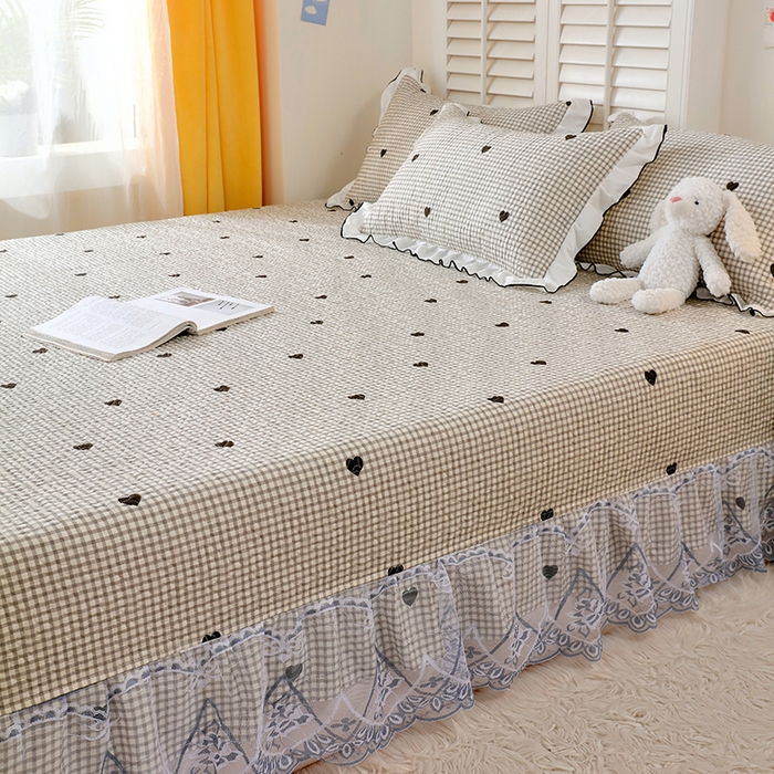 91家纺网 家纺一手货源 找家纺 羽爱 2025全棉印花A类榻榻米床盖爱心格黑