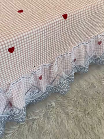 91家纺网 家纺一手货源 找家纺 羽爱 2025全棉印花A类榻榻米床盖爱心格红