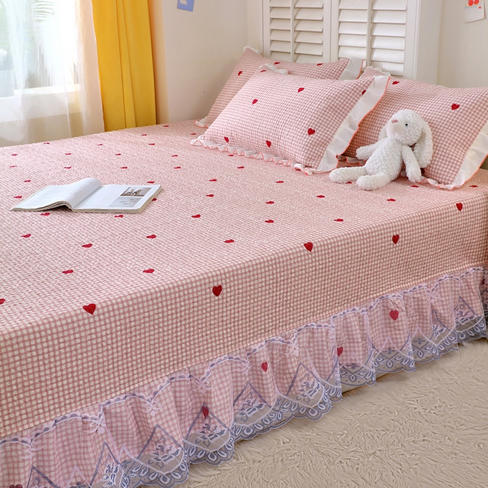 91家纺网 家纺一手货源 找家纺 羽爱 2025全棉印花A类榻榻米床盖爱心格红