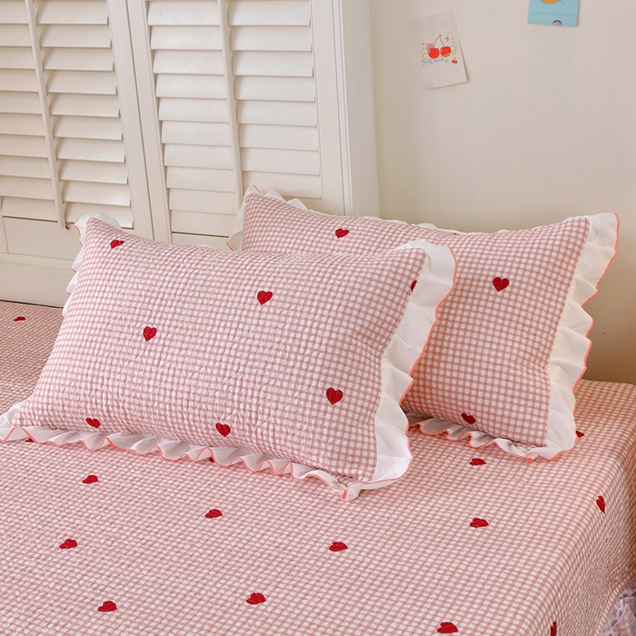 91家纺网 家纺一手货源 找家纺 羽爱 2025全棉印花A类榻榻米床盖爱心格红