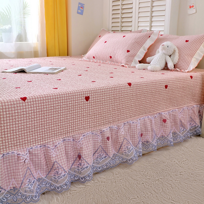91家纺网 家纺一手货源 找家纺 羽爱 2025全棉印花A类榻榻米床盖爱心格红
