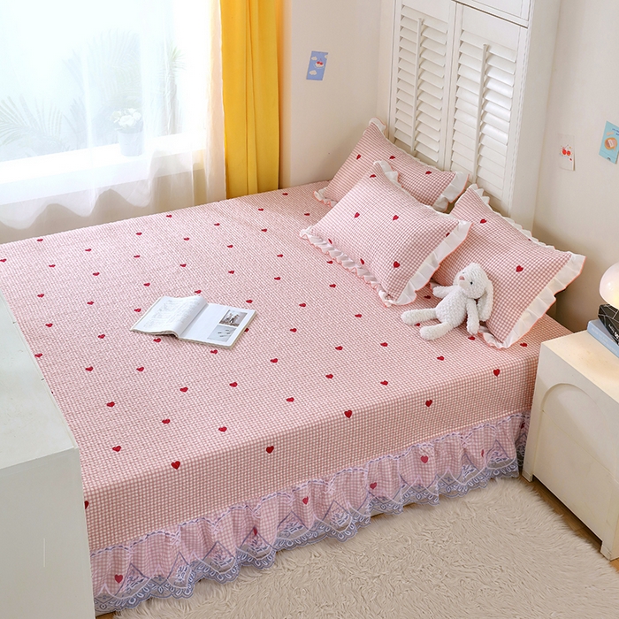 91家纺网 家纺一手货源 找家纺 羽爱 2025全棉印花A类榻榻米床盖爱心格红