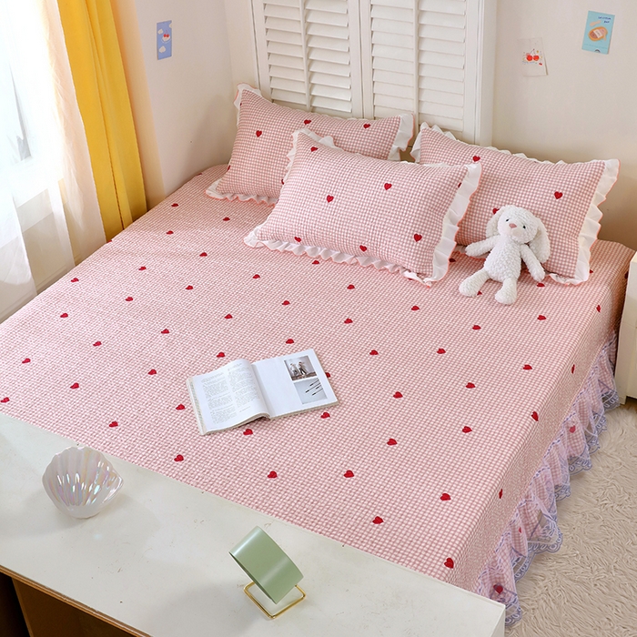 91家纺网 家纺一手货源 找家纺 羽爱 2025全棉印花A类榻榻米床盖爱心格红