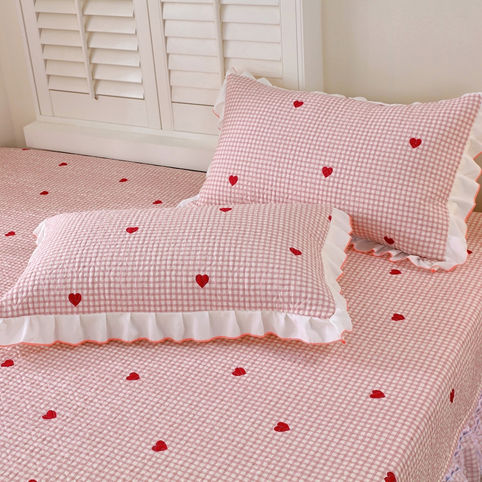 91家纺网 家纺一手货源 找家纺 羽爱 2025全棉印花A类榻榻米床盖爱心格红