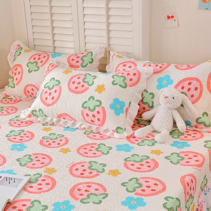 91家纺网 家纺一手货源 找家纺 羽爱 2025全棉印花A类榻榻米床盖草莓心情