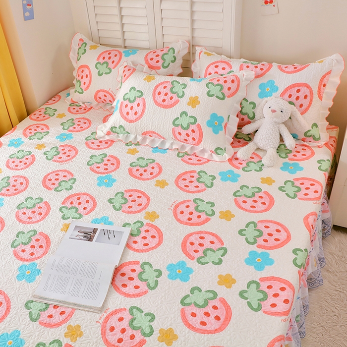 91家纺网 家纺一手货源 找家纺 羽爱 2025全棉印花A类榻榻米床盖草莓心情