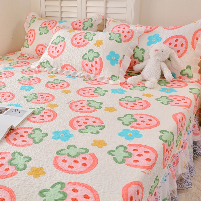 91家纺网 家纺一手货源 找家纺 羽爱 2025全棉印花A类榻榻米床盖草莓心情