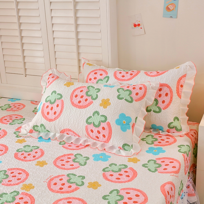 91家纺网 家纺一手货源 找家纺 羽爱 2025全棉印花A类榻榻米床盖草莓心情