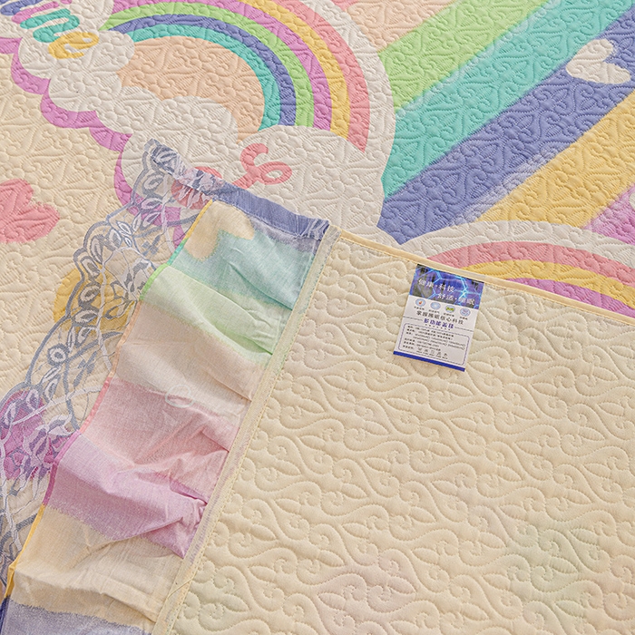 91家纺网 家纺一手货源 找家纺 羽爱 2025全棉印花A类榻榻米床盖小彩虹