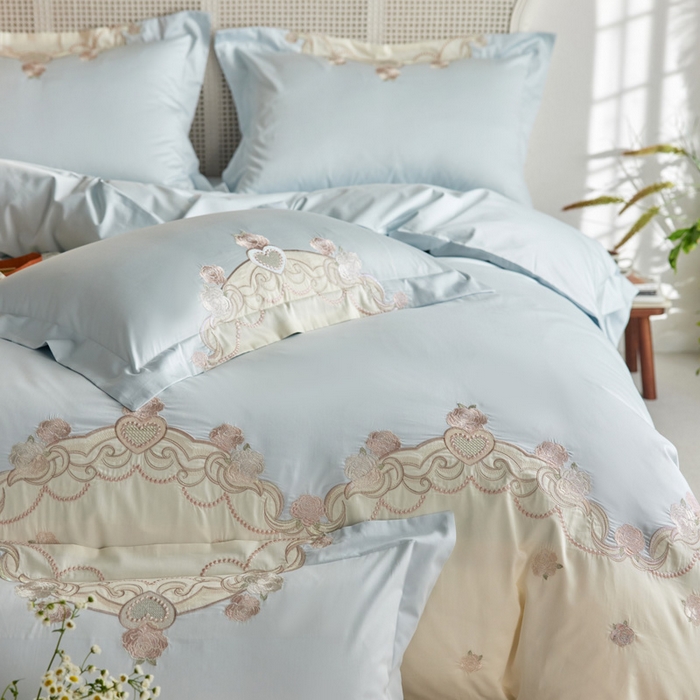 91家纺网 家纺一手货源 找家纺 咏绒家纺工厂店 2025新款100支澳棉长绒棉纯棉CR工艺极简轻奢刺绣四件套-南法玫瑰系列 南法玫瑰-晨雾蓝