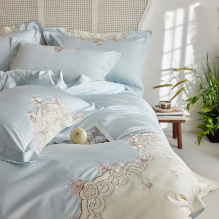 91家纺网 家纺一手货源 找家纺 咏绒家纺工厂店 2025新款100支澳棉长绒棉纯棉CR工艺极简轻奢刺绣四件套-南法玫瑰系列 南法玫瑰-晨雾蓝