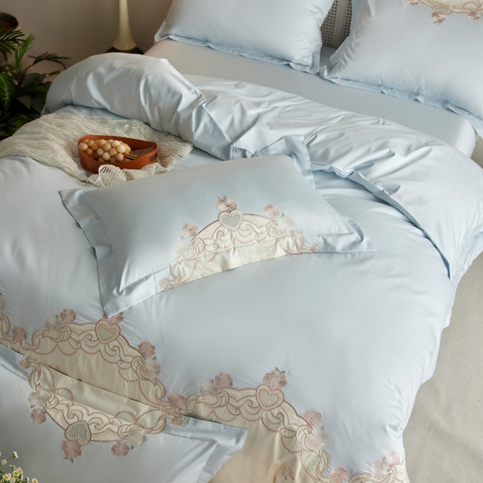 91家纺网 家纺一手货源 找家纺 咏绒家纺工厂店 2025新款100支澳棉长绒棉纯棉CR工艺极简轻奢刺绣四件套-南法玫瑰系列 南法玫瑰-晨雾蓝