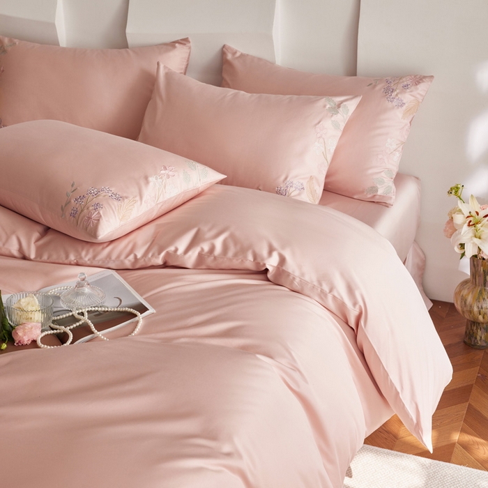 91家纺网 家纺一手货源 找家纺 咏绒家纺工厂店 2025新款100支长绒棉纯棉四件套-花草自春风系列 柏林少女