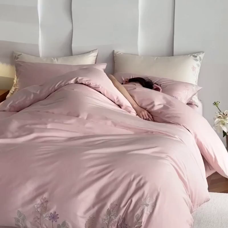 91家纺网 家纺一手货源 找家纺 咏绒家纺工厂店 2025新款100支长绒棉纯棉四件套-花草自春风系列 柏林少女