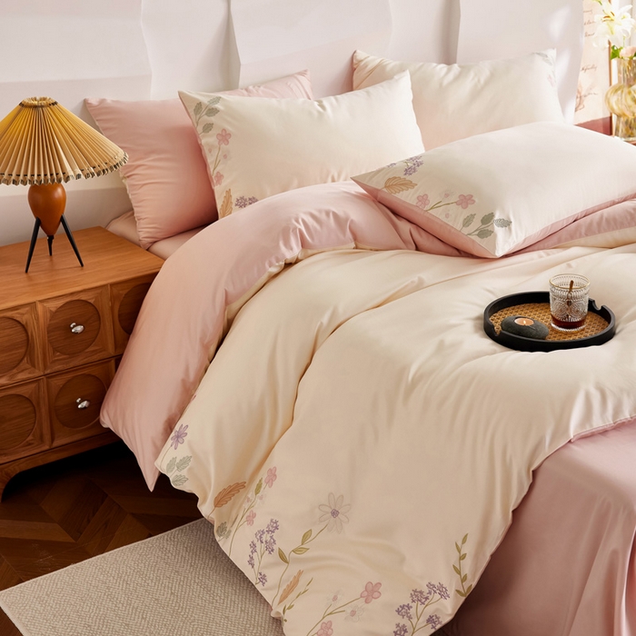 91家纺网 家纺一手货源 找家纺 咏绒家纺工厂店 2025新款100支长绒棉纯棉四件套-花草自春风系列 云朵吐司