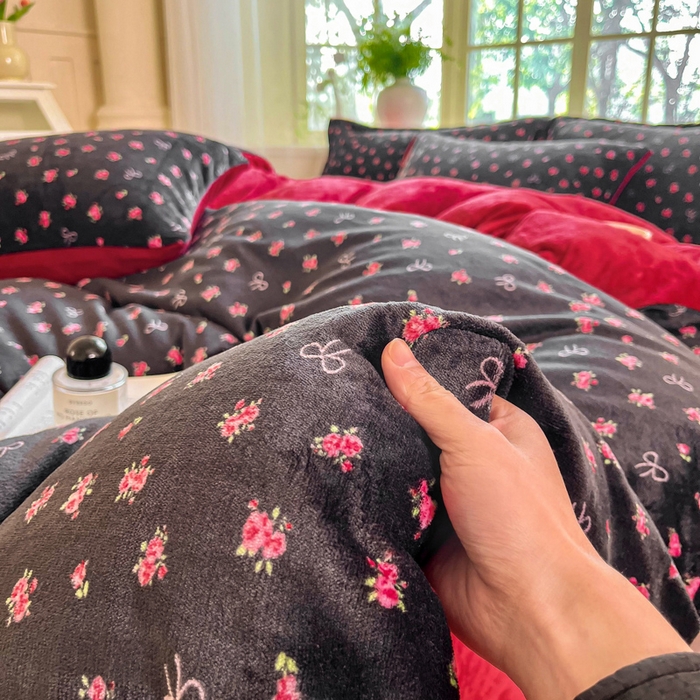 91家纺网 家纺一手货源 找家纺 斯卡诺家纺 2026新款小清新牛奶绒床盖四件套冬季加厚床盖四件套 粉玫瑰