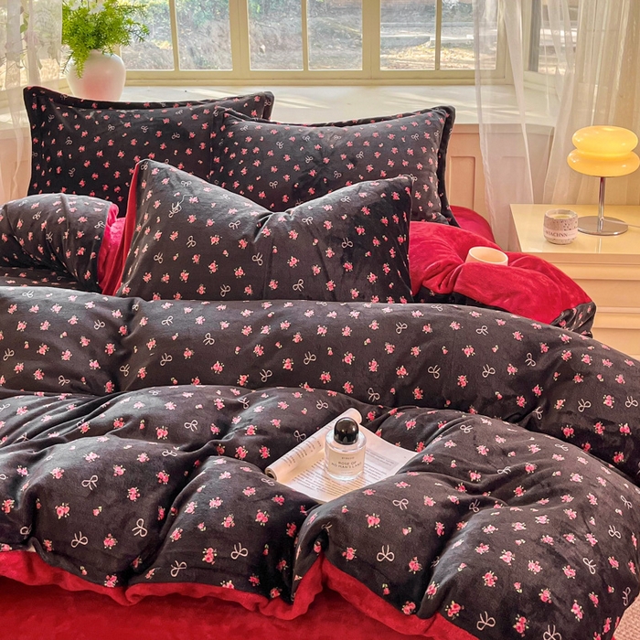 91家纺网 家纺一手货源 找家纺 斯卡诺家纺 2026新款小清新牛奶绒床盖四件套冬季加厚床盖四件套 粉玫瑰