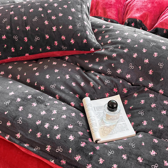 91家纺网 家纺一手货源 找家纺 斯卡诺家纺 2026新款小清新牛奶绒床盖四件套冬季加厚床盖四件套 粉玫瑰