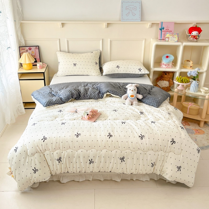 91家纺网 家纺一手货源 找家纺 贝扬思家纺 2025新款卡通牛奶绒豆豆绒抗菌被冬被被子被芯-奶豆 奶豆-蝴蝶点点心