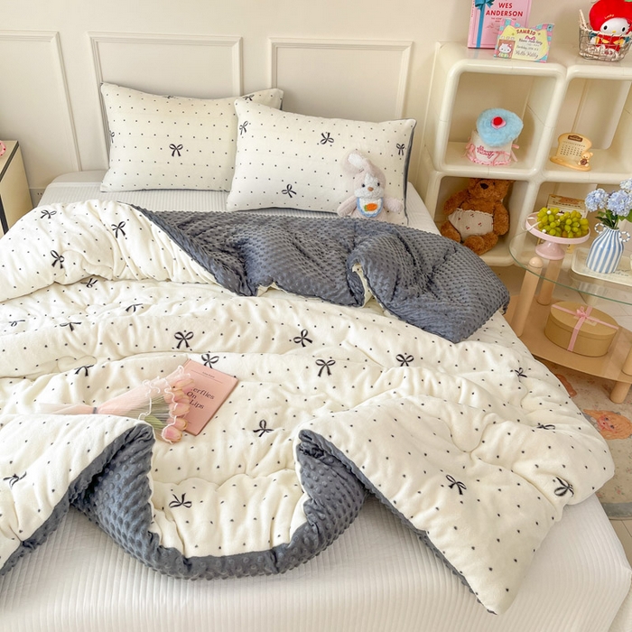 91家纺网 家纺一手货源 找家纺 贝扬思家纺 2025新款卡通牛奶绒豆豆绒抗菌被冬被被子被芯-奶豆 奶豆-蝴蝶点点心