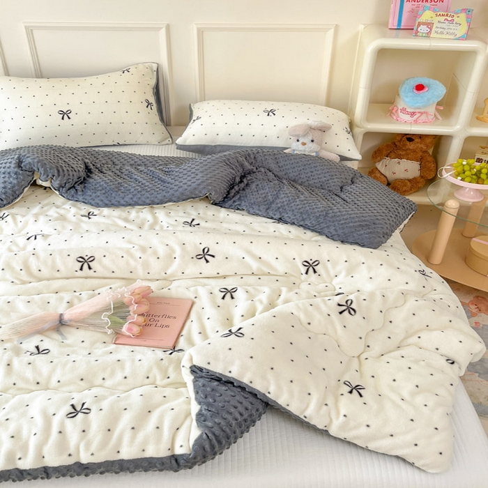 91家纺网 家纺一手货源 找家纺 贝扬思家纺 2025新款卡通牛奶绒豆豆绒抗菌被冬被被子被芯-奶豆 奶豆-蝴蝶点点心