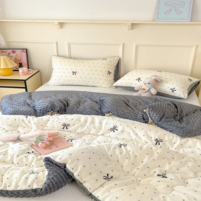 91家纺网 家纺一手货源 找家纺 贝扬思家纺 2025新款卡通牛奶绒豆豆绒抗菌被冬被被子被芯-奶豆 奶豆-蝴蝶点点心