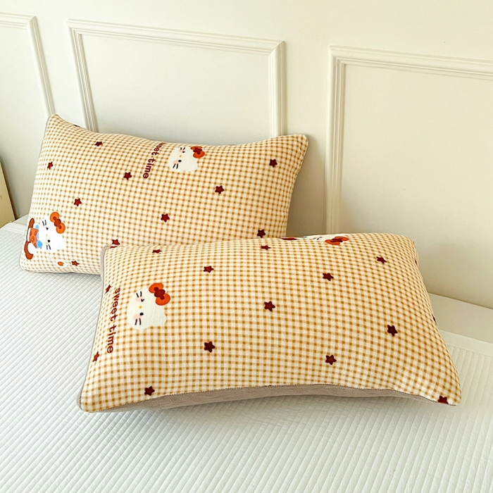 91家纺网 家纺一手货源 找家纺 贝扬思家纺 2025新款卡通牛奶绒豆豆绒抗菌被冬被被子被芯-奶豆 奶豆-可可猫星