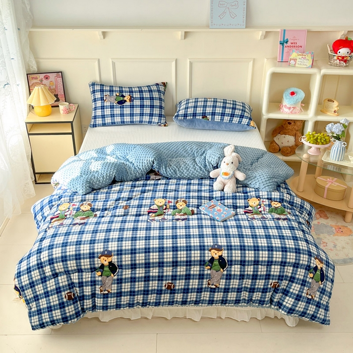 91家纺网 家纺一手货源 找家纺 贝扬思家纺 2025新款卡通牛奶绒豆豆绒抗菌被冬被被子被芯-奶豆 奶豆-蓝格英伦熊
